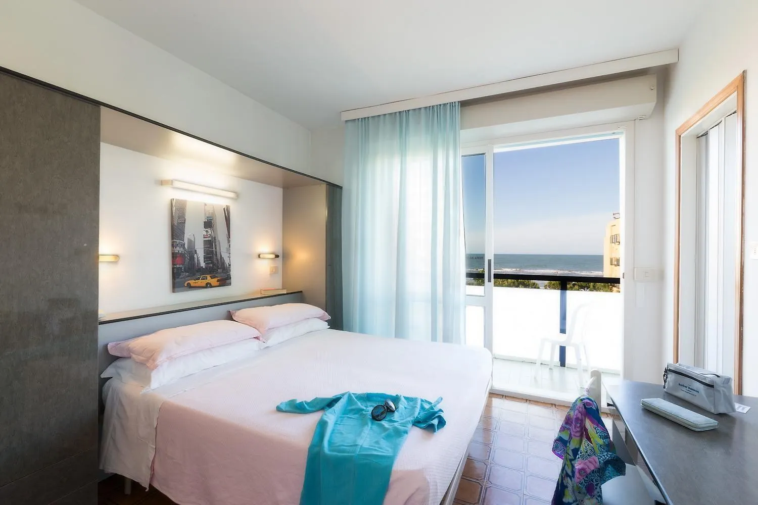 ***  Hotel Taunus - Vista Mare Riccione Italia