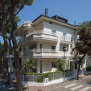 White Aparthotel